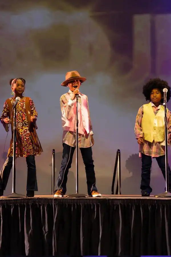 Kids singing on stage